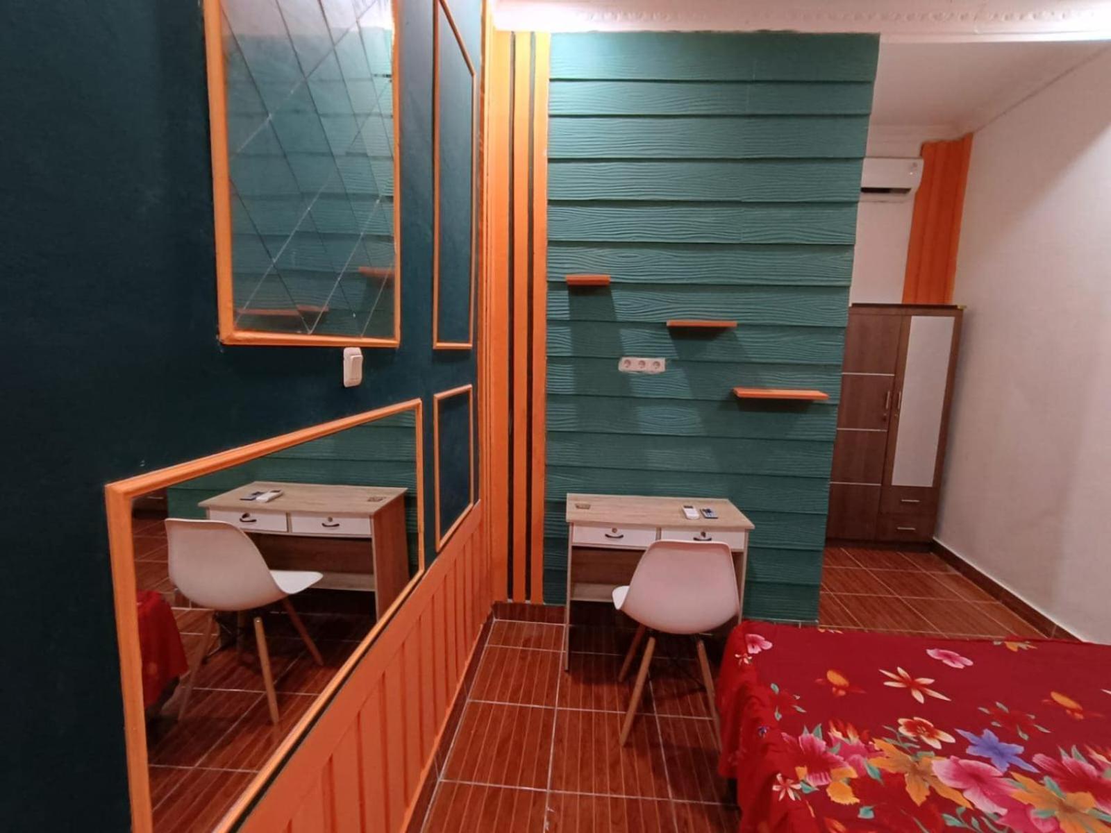 Oyo Life 92977 Neba Kost Aesthetic Hotel Peladen Luaran gambar